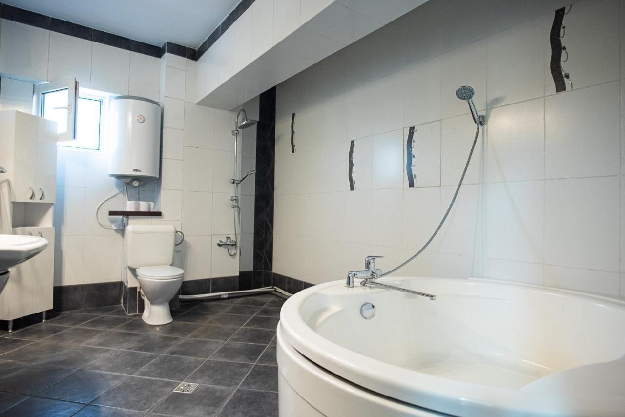 5 Bedrooms Luxury Apartment Villa Bukares Bagian luar foto