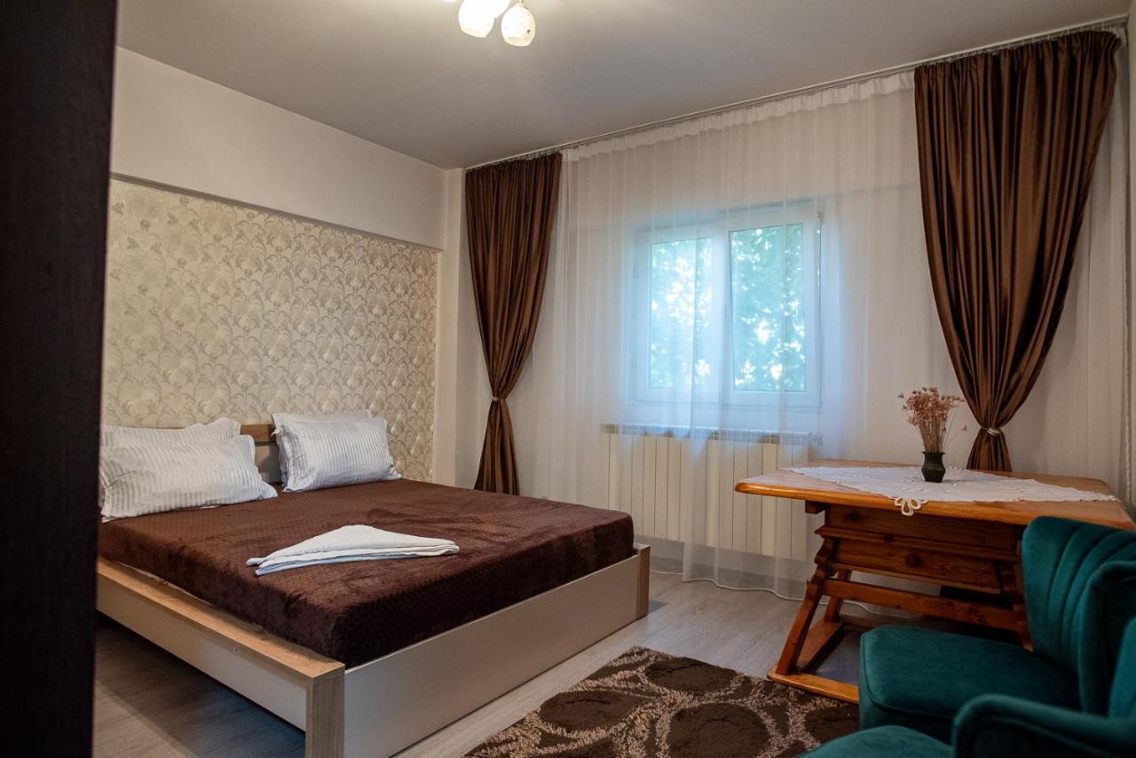5 Bedrooms Luxury Apartment Villa Bukares Bagian luar foto