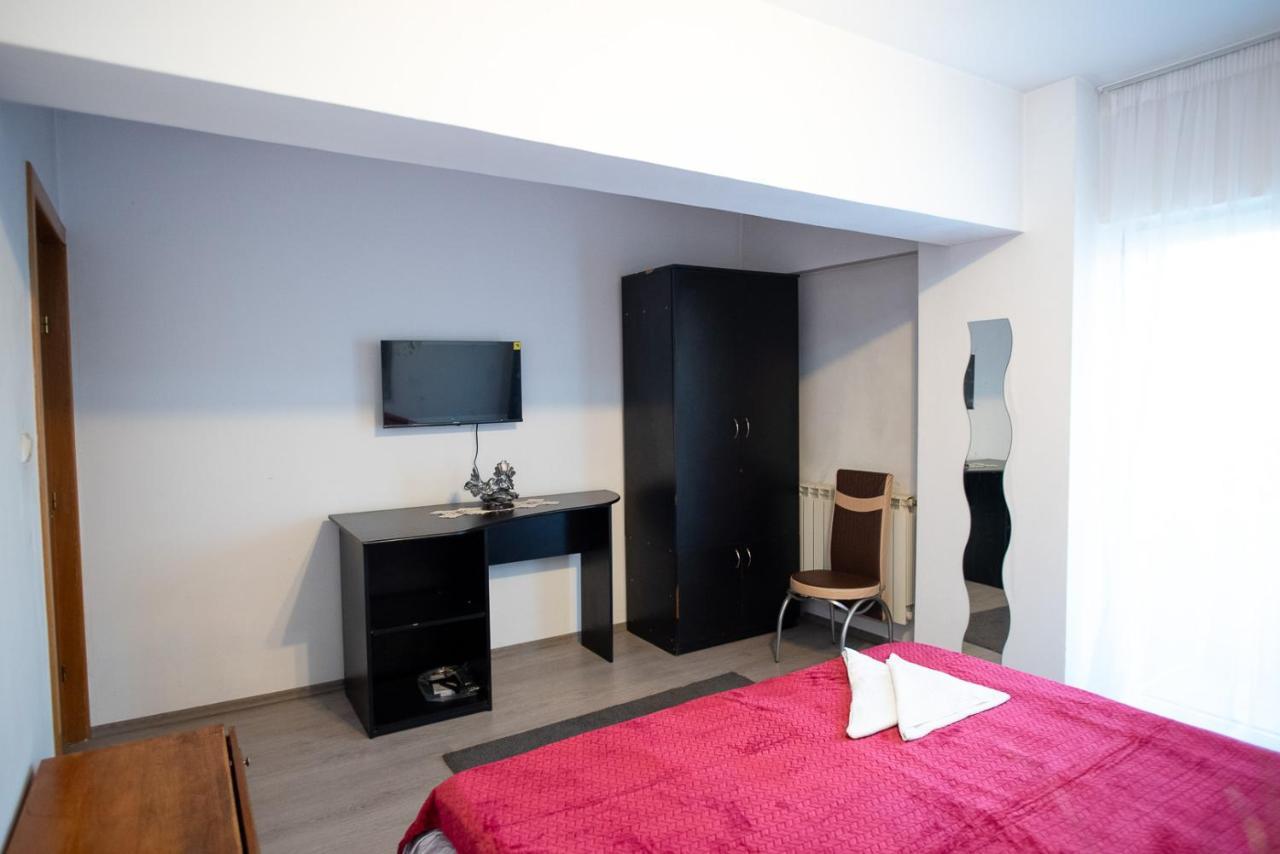 5 Bedrooms Luxury Apartment Villa Bukares Bagian luar foto