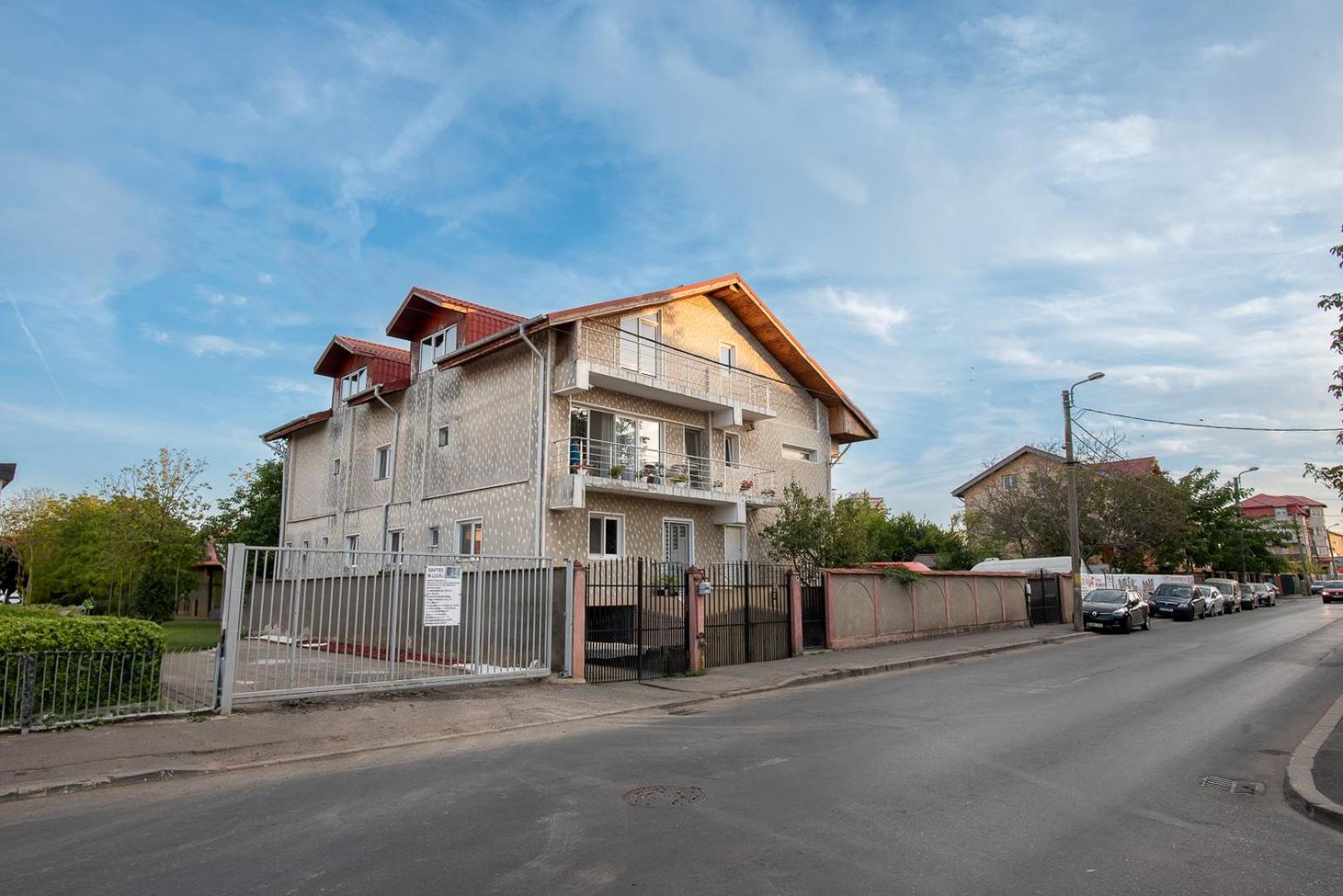 5 Bedrooms Luxury Apartment Villa Bukares Bagian luar foto