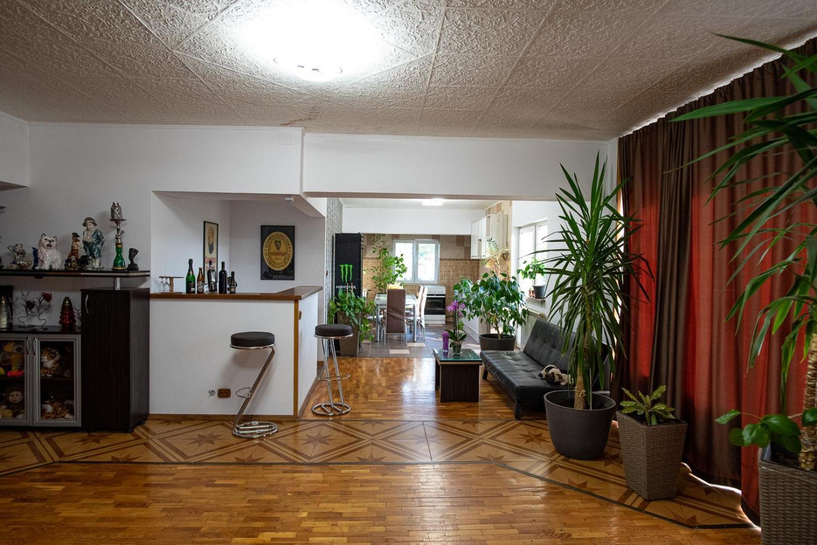 5 Bedrooms Luxury Apartment Villa Bukares Bagian luar foto