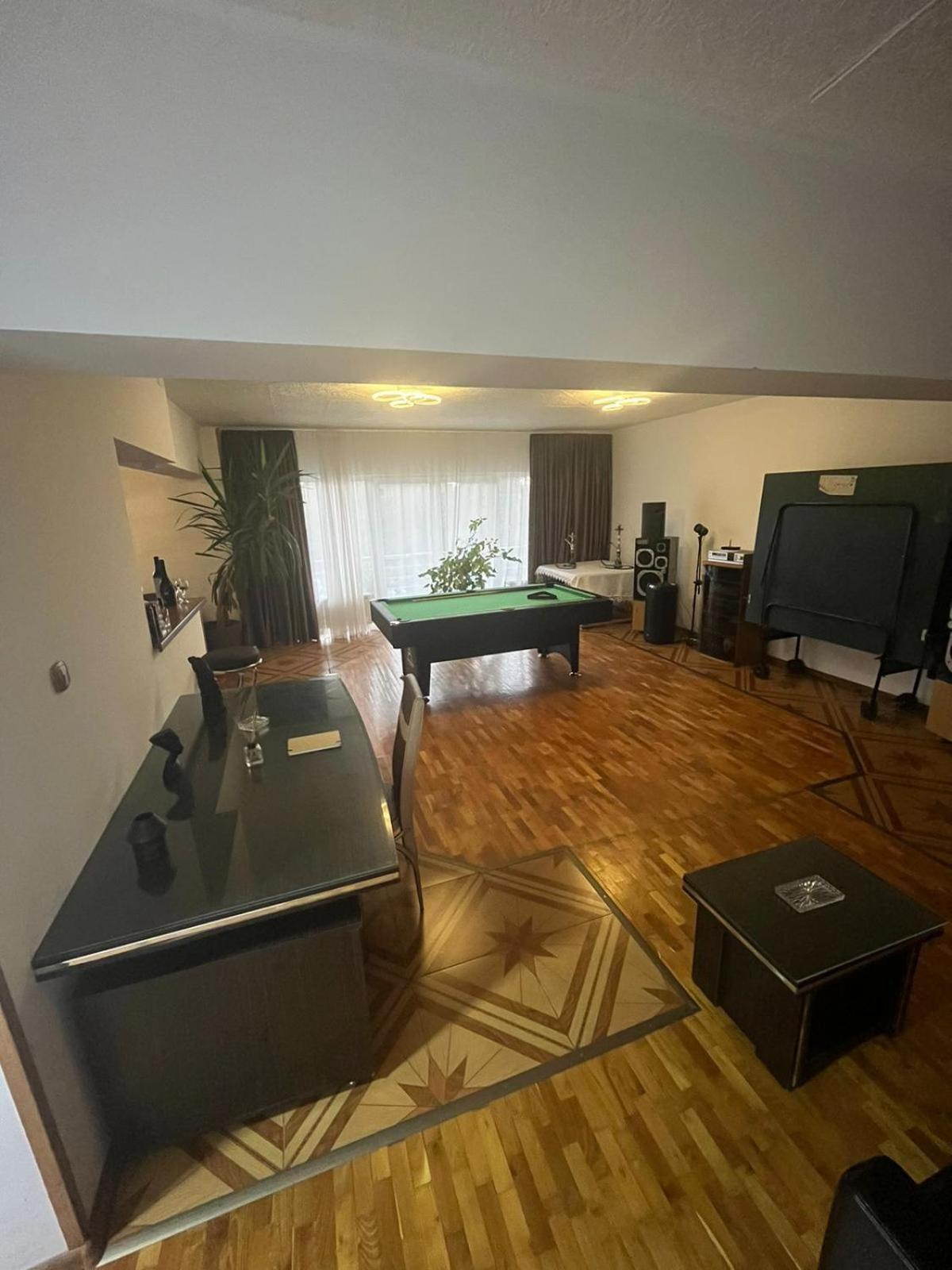 5 Bedrooms Luxury Apartment Villa Bukares Bagian luar foto