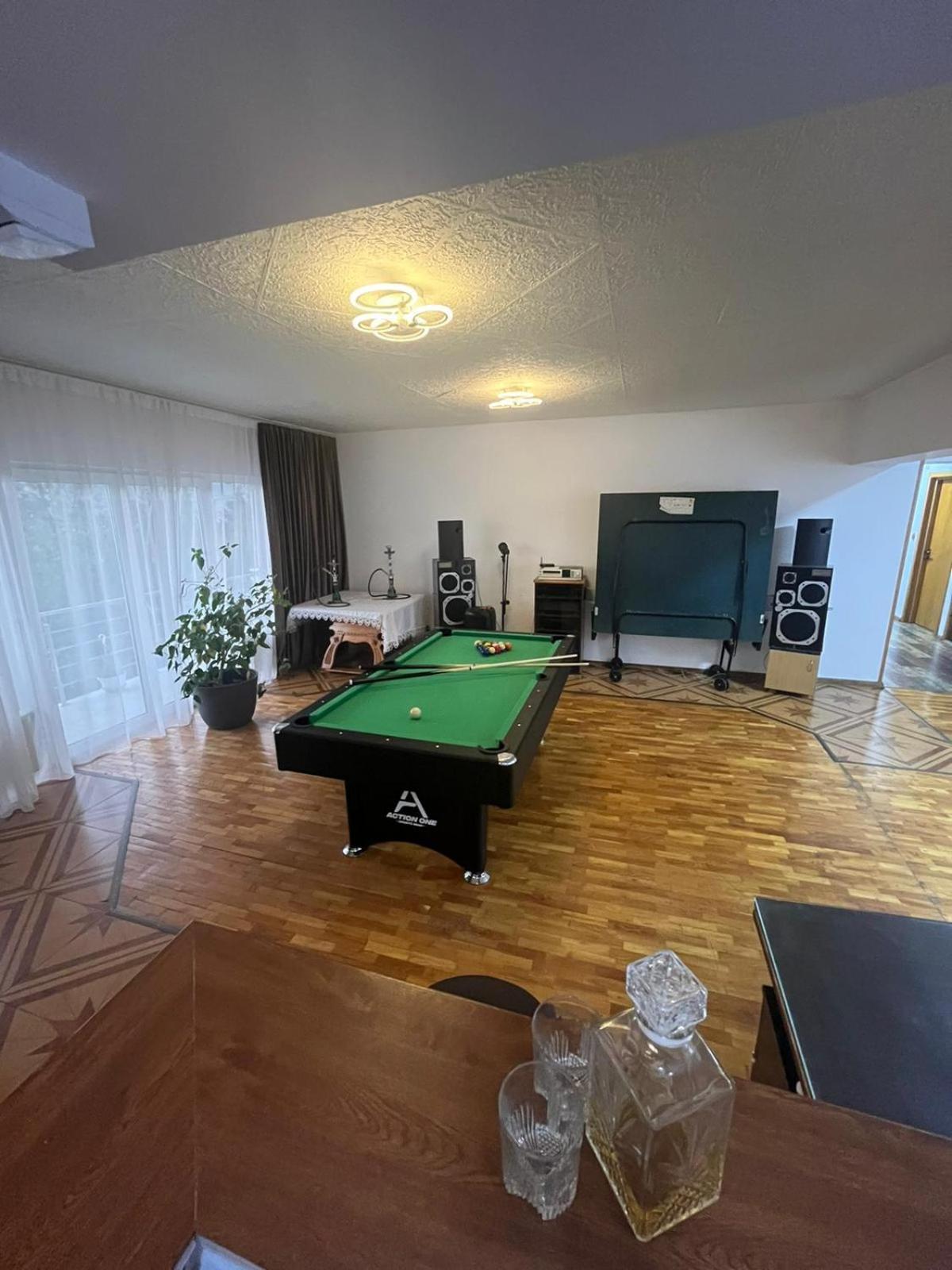 5 Bedrooms Luxury Apartment Villa Bukares Bagian luar foto